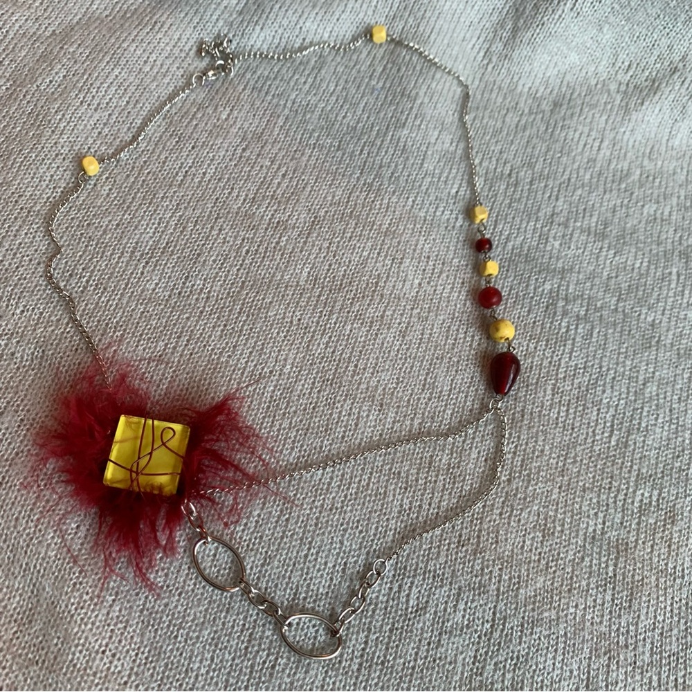 🐿 🍁 CREATION Asymmetric short necklace beads tile feather - yellow & red